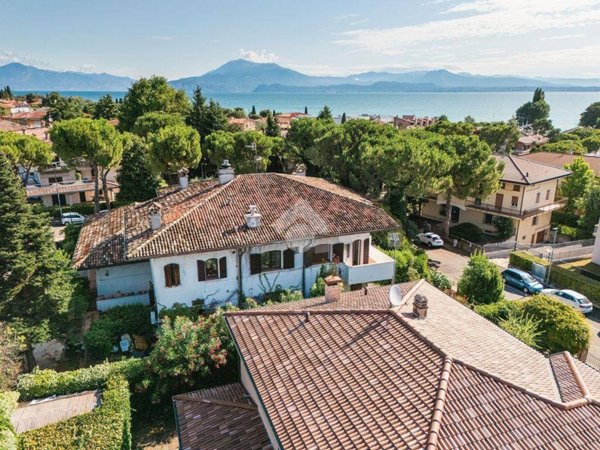 appartamento in vendita a Sirmione in zona Colombare