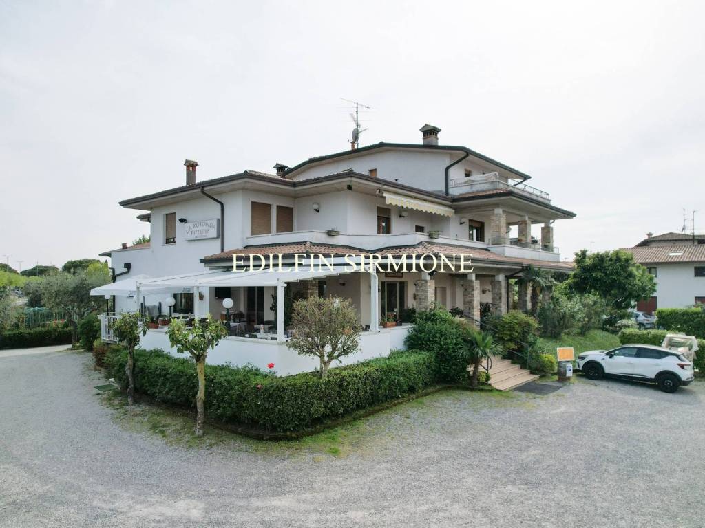 casa indipendente in vendita a Sirmione