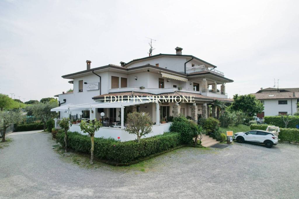 casa indipendente in vendita a Sirmione