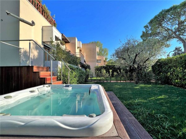 casa indipendente in vendita a Sirmione