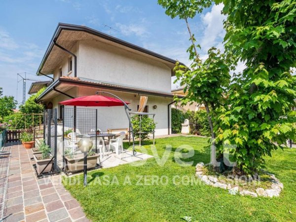 casa indipendente in vendita a Sirmione