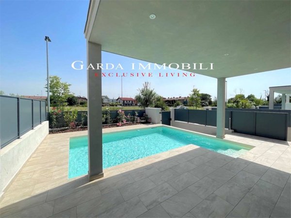 casa indipendente in vendita a Sirmione in zona Chiodi