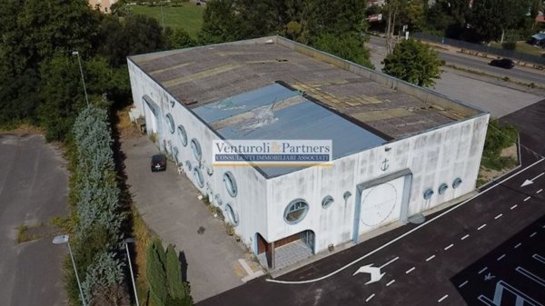 negozio in vendita a Sirmione in zona Lugana