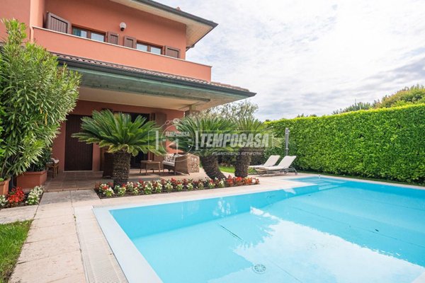 casa indipendente in vendita a Sirmione