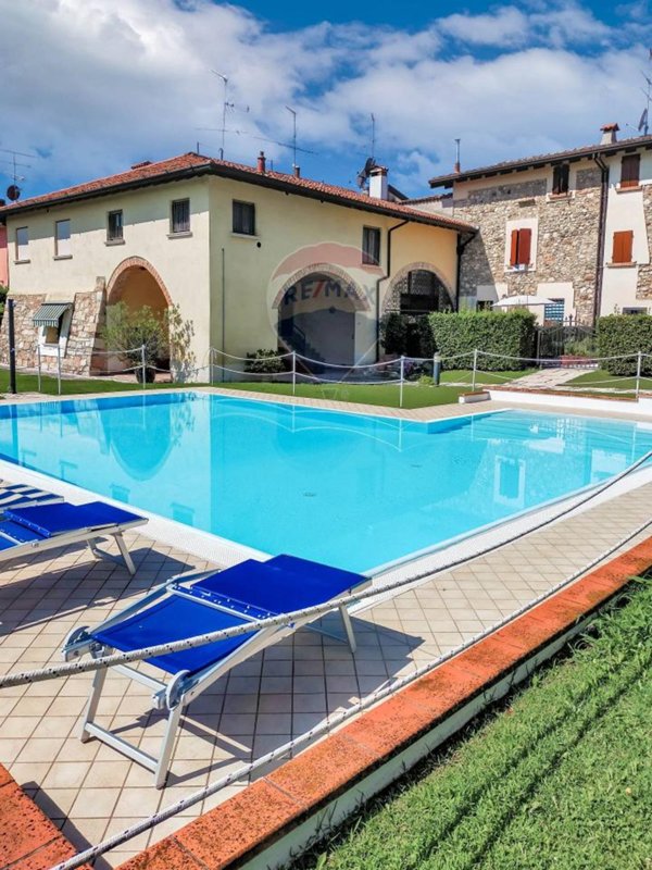 appartamento in vendita a Sirmione in zona Colombare
