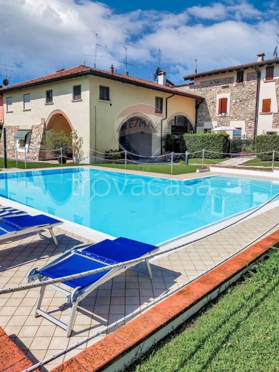 appartamento in vendita a Sirmione in zona Colombare