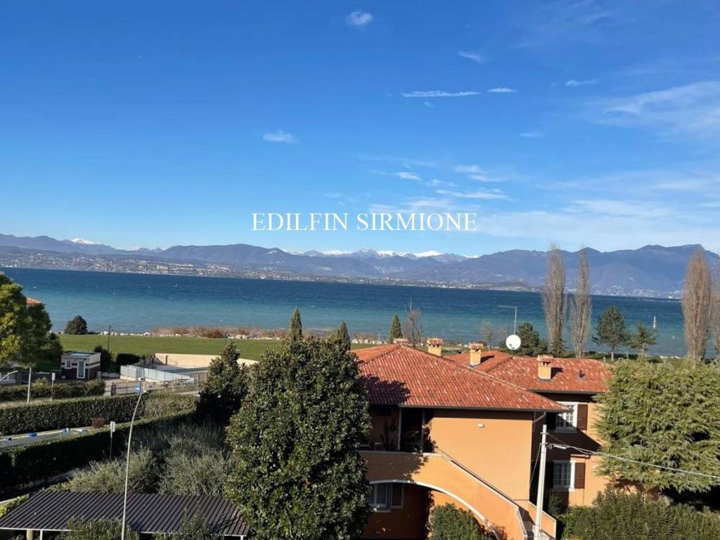 appartamento in vendita a Sirmione in zona Colombare