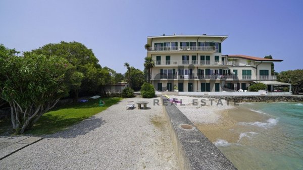 appartamento in vendita a Sirmione in zona Colombare