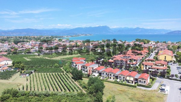 appartamento in vendita a Sirmione in zona Lugana