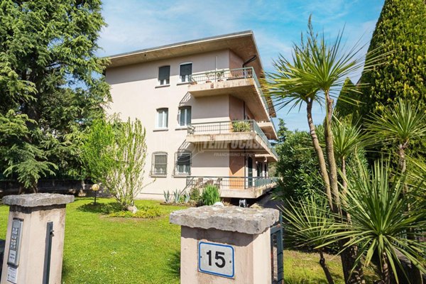 appartamento in vendita a Sirmione in zona Colombare