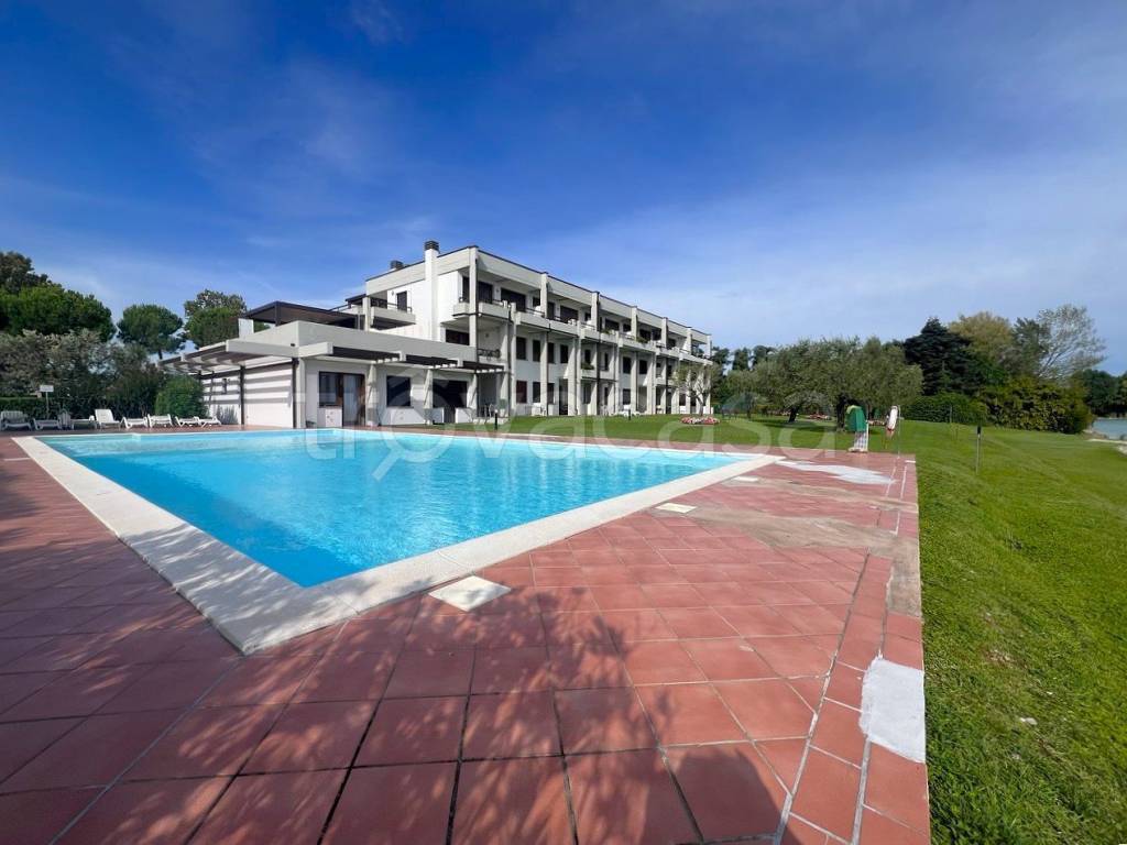 appartamento in vendita a Sirmione in zona Colombare