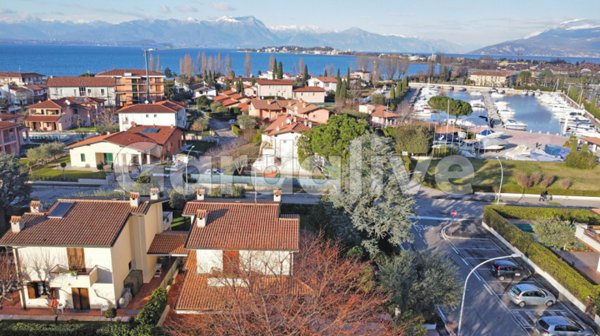 casa indipendente in vendita a Sirmione in zona Colombare