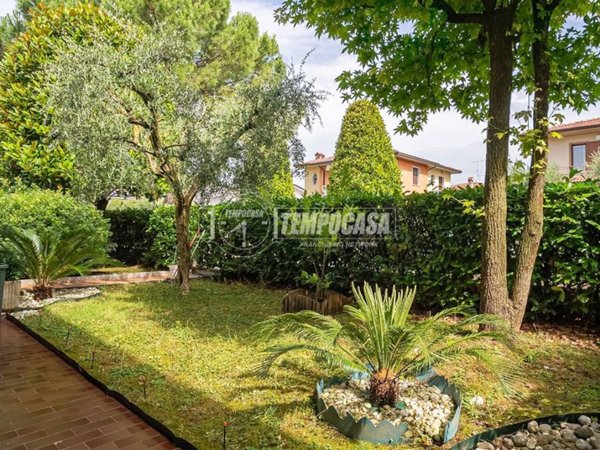 appartamento in vendita a Sirmione in zona Colombare