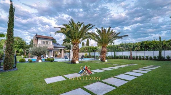 casa indipendente in vendita a Sirmione