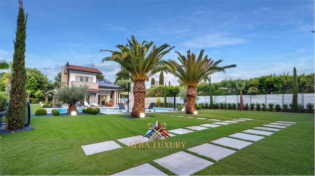 casa indipendente in vendita a Sirmione