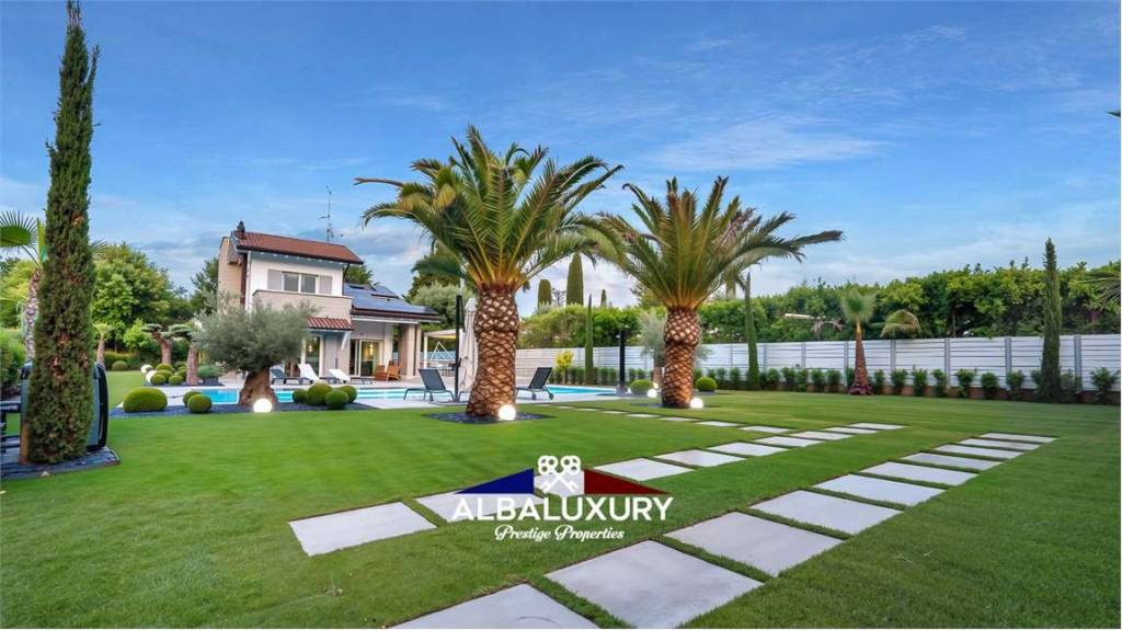 casa indipendente in vendita a Sirmione