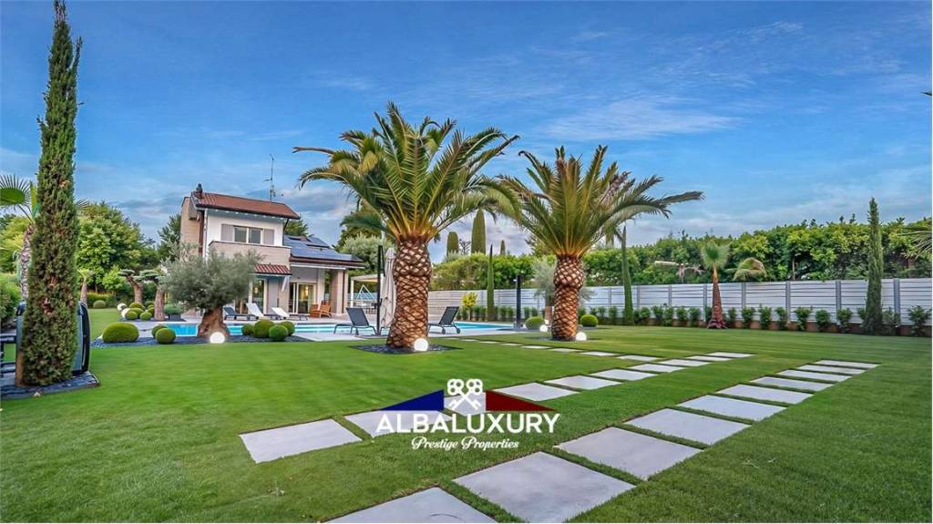 casa indipendente in vendita a Sirmione