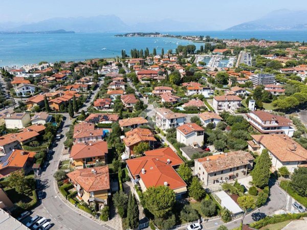 appartamento in vendita a Sirmione in zona Colombare