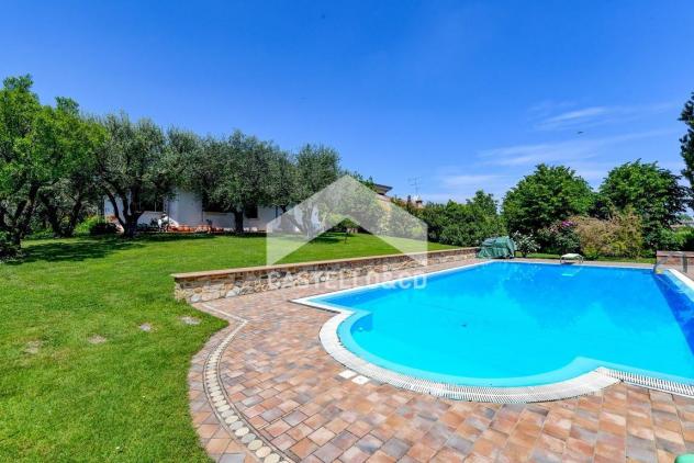 casa indipendente in vendita a Sirmione in zona Lugana