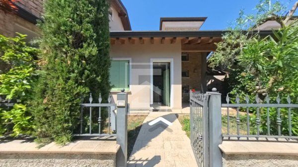 appartamento in vendita a Sirmione in zona Colombare