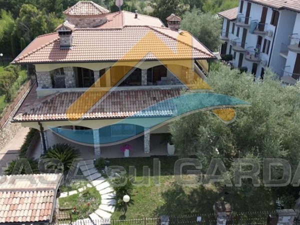 casa indipendente in vendita a Sirmione in zona Chiodi