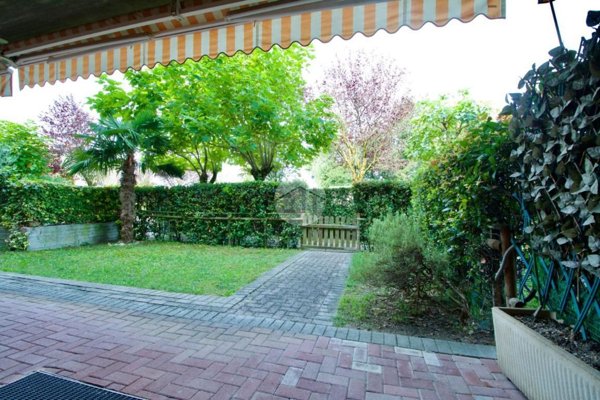 appartamento in vendita a Sirmione in zona Lugana