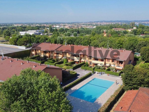 appartamento in vendita a Sirmione in zona Colombare