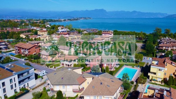 appartamento in vendita a Sirmione in zona Lugana