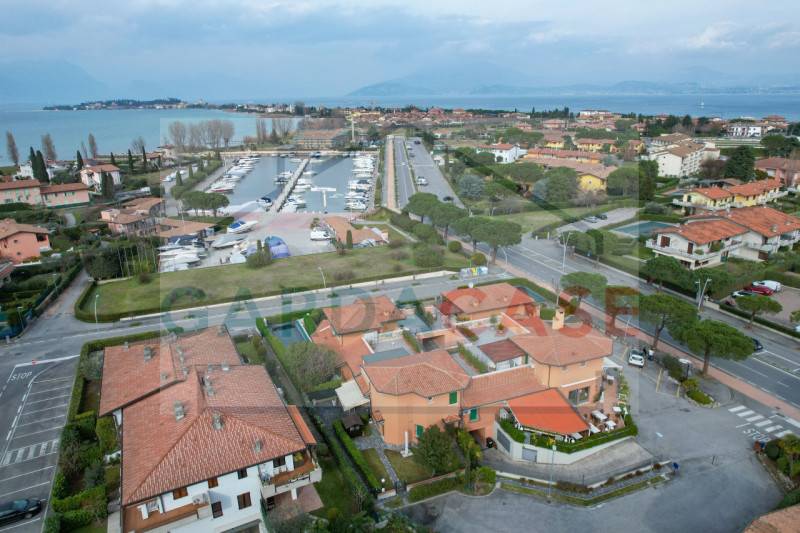 appartamento in vendita a Sirmione in zona Colombare