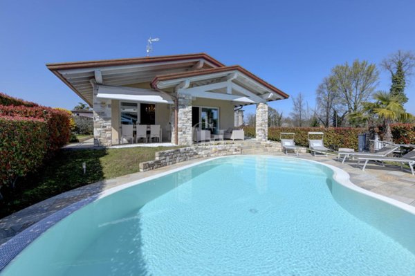 casa indipendente in vendita a Sirmione