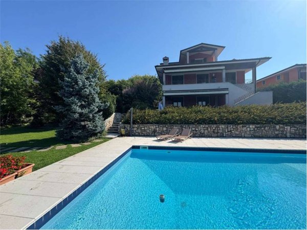 casa indipendente in vendita a Sirmione