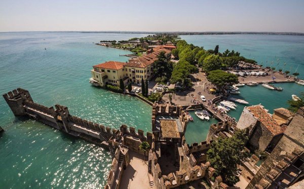 appartamento in vendita a Sirmione in zona Colombare