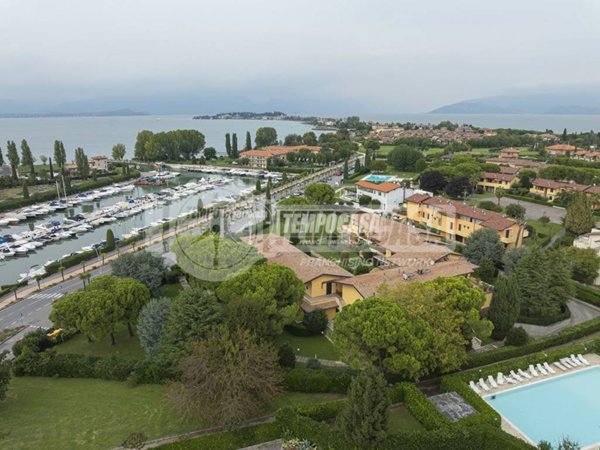 appartamento in vendita a Sirmione in zona Colombare