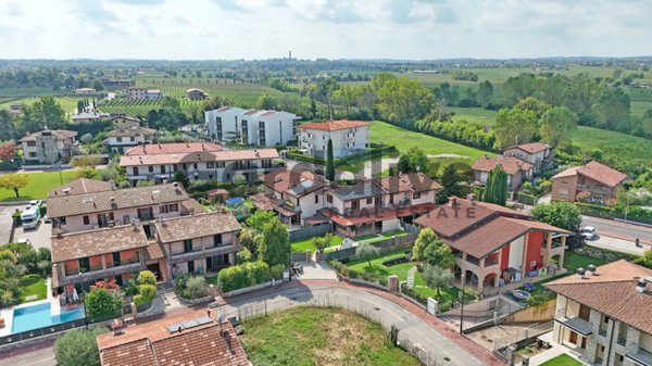 casa indipendente in vendita a Sirmione in zona Lugana