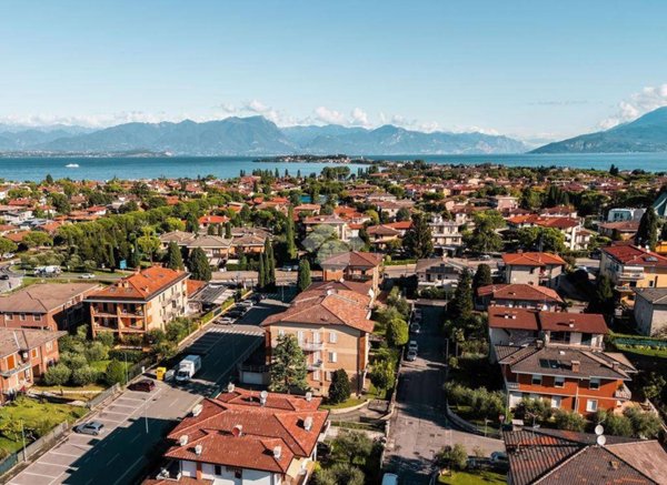 appartamento in vendita a Sirmione in zona Colombare