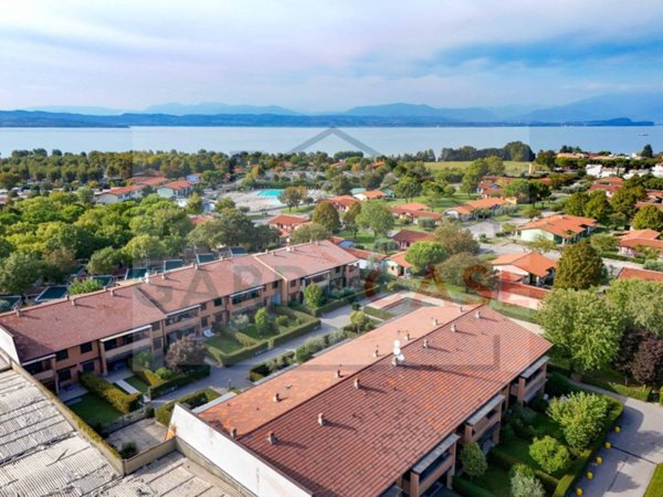 appartamento in vendita a Sirmione in zona Colombare