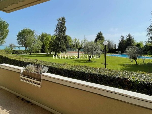 appartamento in vendita a Sirmione in zona Colombare