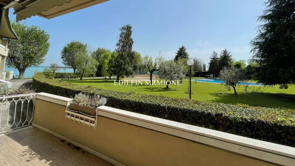 appartamento in vendita a Sirmione in zona Colombare