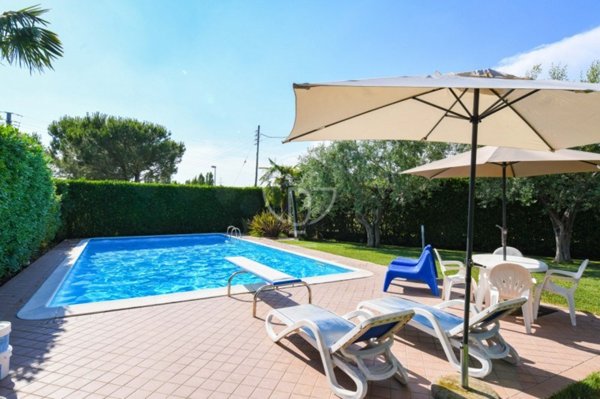 casa indipendente in vendita a Sirmione in zona Taffella