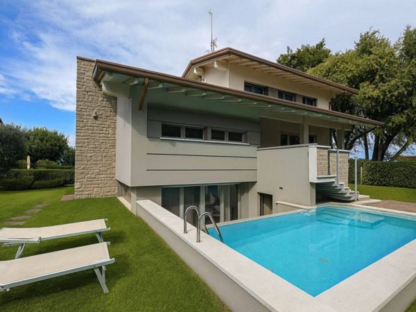 casa indipendente in vendita a Sirmione