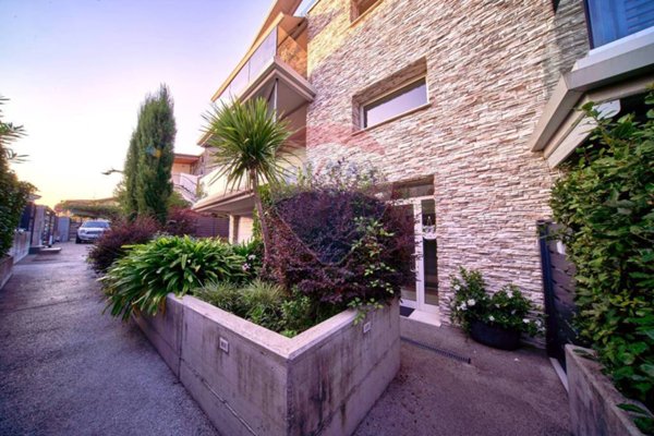 appartamento in vendita a Sirmione in zona Colombare