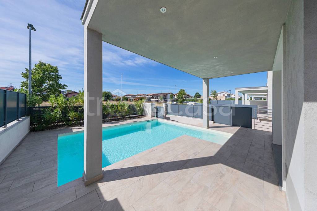 casa indipendente in vendita a Sirmione in zona Chiodi