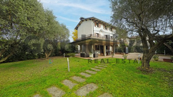 casa indipendente in vendita a Sirmione