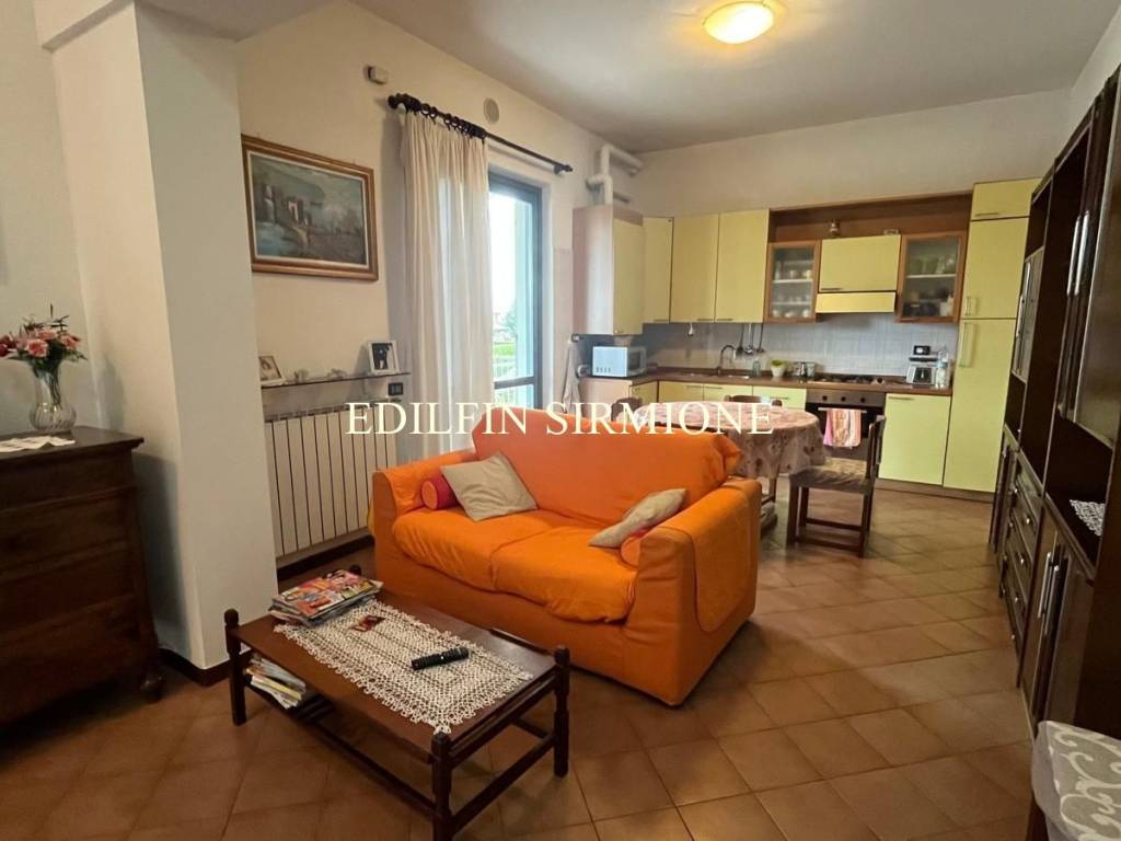 appartamento in vendita a Sirmione in zona Chiodi