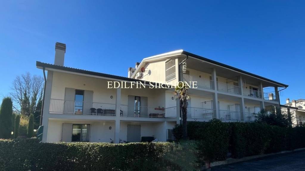 appartamento in vendita a Sirmione in zona Chiodi