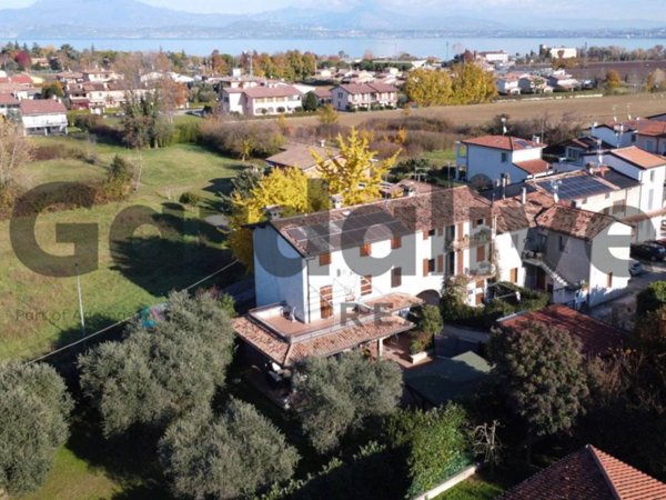 casa indipendente in vendita a Sirmione in zona Chiodi
