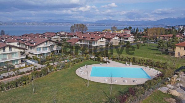 appartamento in vendita a Sirmione in zona Colombare