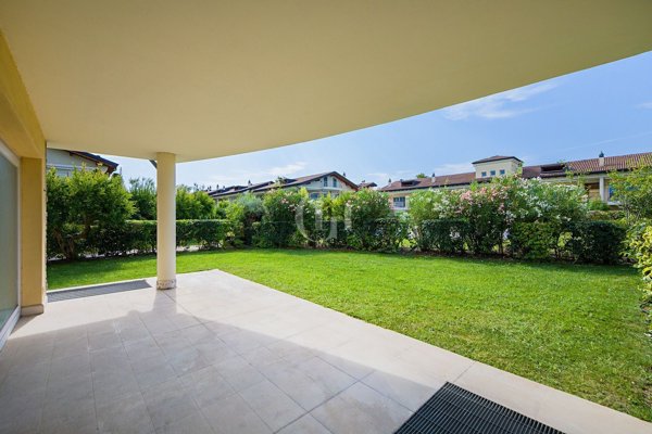 casa indipendente in vendita a Sirmione in zona Colombare