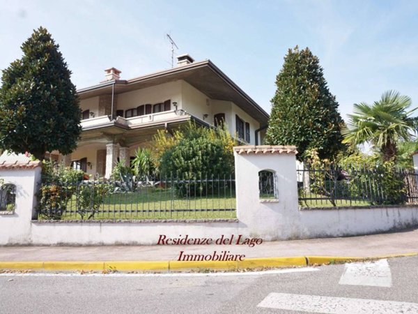 casa indipendente in vendita a Sirmione in zona Colombare
