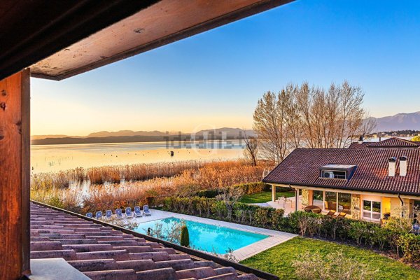 casa indipendente in vendita a Sirmione